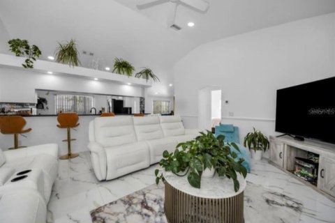 Casa en venta en New Port Richey, Florida, 4 dormitorios, 216.65 m2 № 2386308 - foto 8