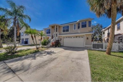 Casa en New Port Richey, Florida 4 dormitorios, 216.65 m2 № 2386308