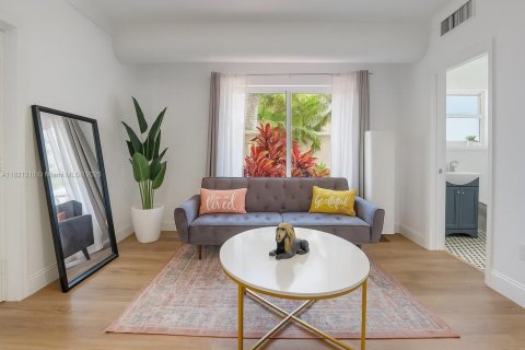 Condominio en venta en Miami Beach, Florida, 1 dormitorio, 48.31 m2 № 1784022 - foto 2