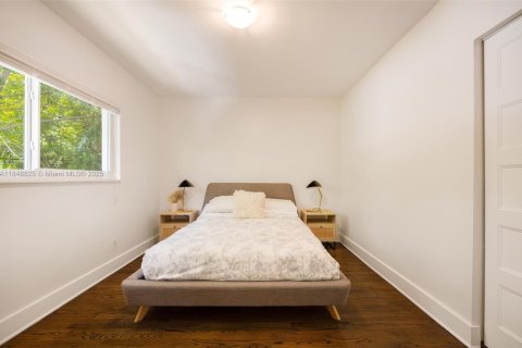 House in Coral Gables, Florida 3 bedrooms, 188.41 sq.m. № 1850544 - photo 18