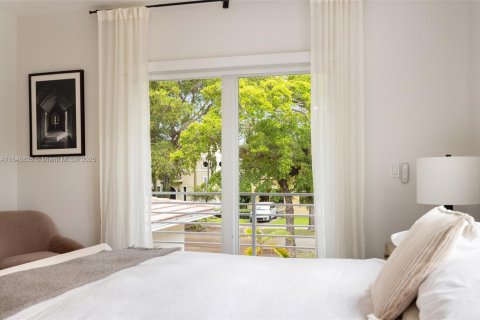 House in Coral Gables, Florida 3 bedrooms, 188.41 sq.m. № 1850544 - photo 17