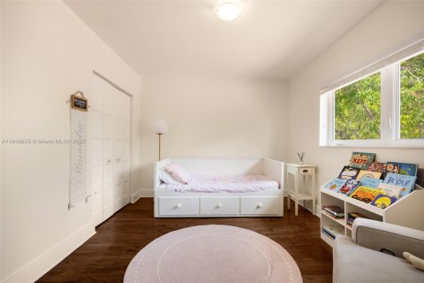 House in Coral Gables, Florida 3 bedrooms, 188.41 sq.m. № 1850544 - photo 19