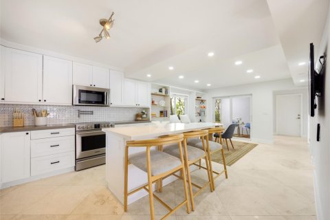 House in Coral Gables, Florida 3 bedrooms, 188.41 sq.m. № 1850544 - photo 9