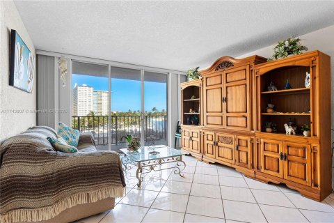 Condominio en venta en Pompano Beach, Florida, 1 dormitorio, 68.56 m2 № 1992765 - foto 9
