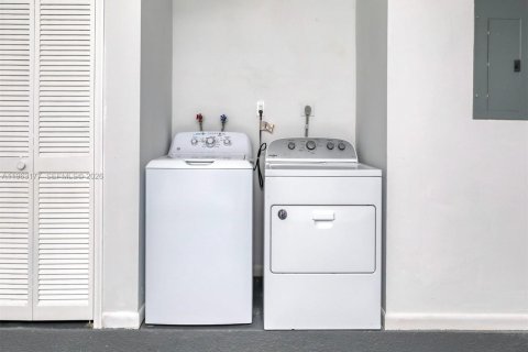 Купить виллу или дом в Корал-Спрингс, Флорида 3 спальни, 122.35м2, № 2024234 - фото 23