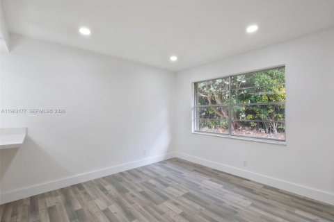 Купить виллу или дом в Корал-Спрингс, Флорида 3 спальни, 122.35м2, № 2024234 - фото 28