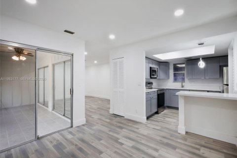 Купить виллу или дом в Корал-Спрингс, Флорида 3 спальни, 122.35м2, № 2024234 - фото 26