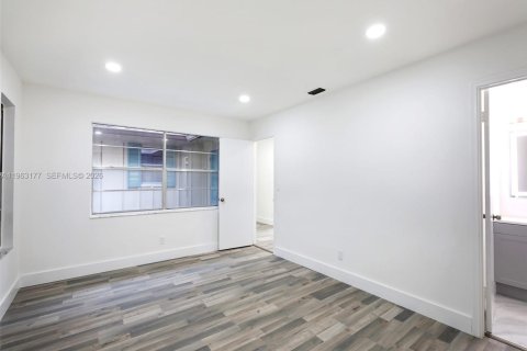 Купить виллу или дом в Корал-Спрингс, Флорида 3 спальни, 122.35м2, № 2024234 - фото 15