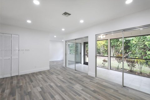 Купить виллу или дом в Корал-Спрингс, Флорида 3 спальни, 122.35м2, № 2024234 - фото 2