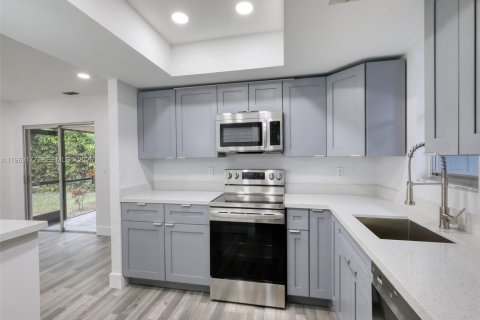 Купить виллу или дом в Корал-Спрингс, Флорида 3 спальни, 122.35м2, № 2024234 - фото 4