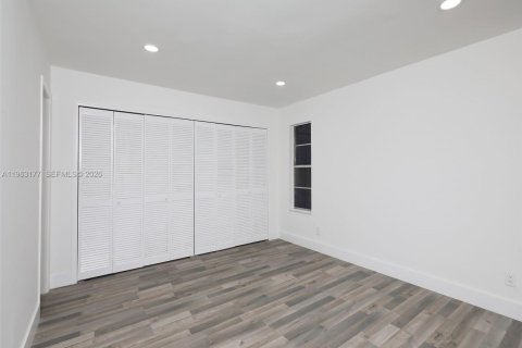 Купить виллу или дом в Корал-Спрингс, Флорида 3 спальни, 122.35м2, № 2024234 - фото 16