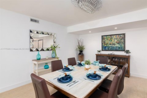 Condo in Hollywood, Florida, 2 bedrooms  № 1701364 - photo 20