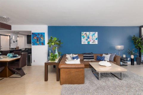 Condo in Hollywood, Florida, 2 bedrooms  № 1701364 - photo 9