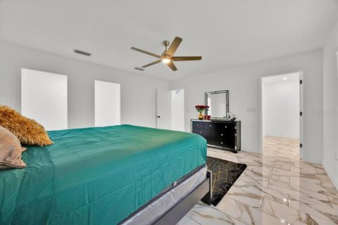 House in Orlando, Florida 5 bedrooms, 216.46 sq.m. № 1876514 - photo 17