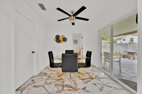 House in Orlando, Florida 5 bedrooms, 216.46 sq.m. № 1876514 - photo 11