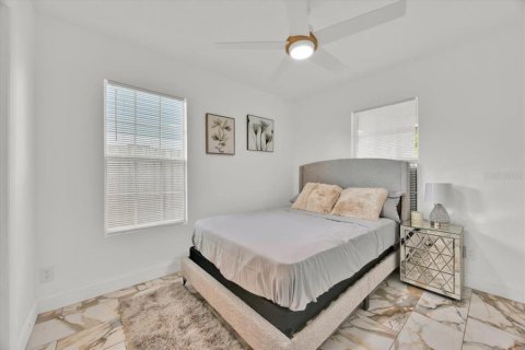 House in Orlando, Florida 5 bedrooms, 216.46 sq.m. № 1876514 - photo 12