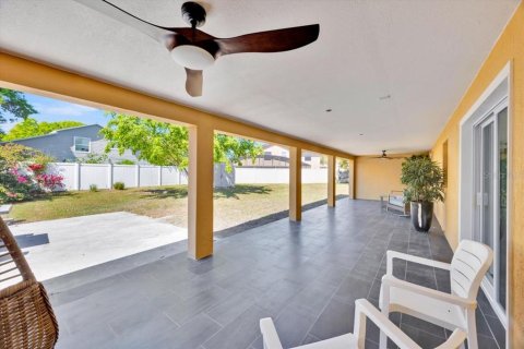 House in Orlando, Florida 5 bedrooms, 216.46 sq.m. № 1876514 - photo 27