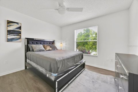 House in Orlando, Florida 5 bedrooms, 216.46 sq.m. № 1876514 - photo 25