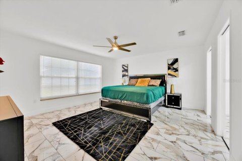House in Orlando, Florida 5 bedrooms, 216.46 sq.m. № 1876514 - photo 16