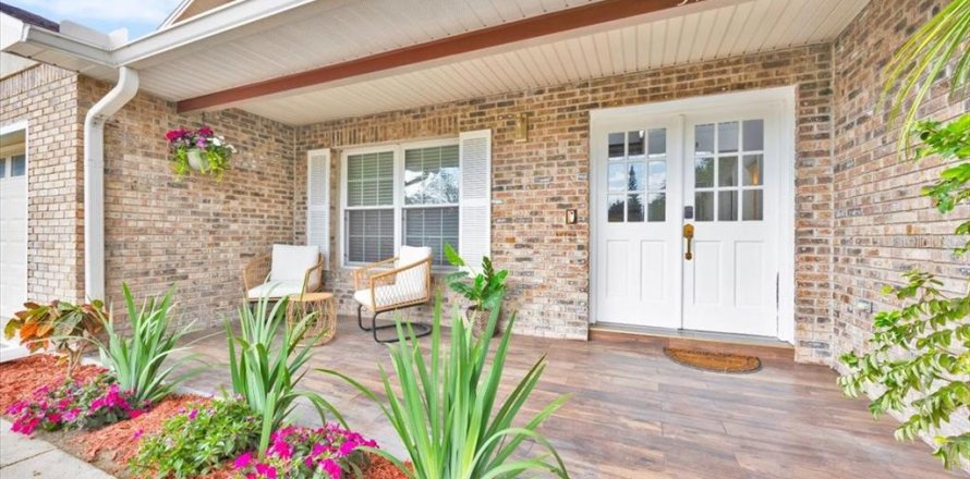 House in Orlando, Florida 5 bedrooms, 216.46 sq.m. № 1876514