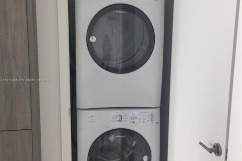 Condominio en venta en Miami, Florida, 2 dormitorios, 84.73 m2 № 1956175 - foto 14