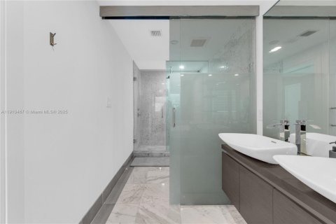 Купить кондоминиум в Майами, Флорида 2 спальни, 139.35м2, № 1970109 - фото 26