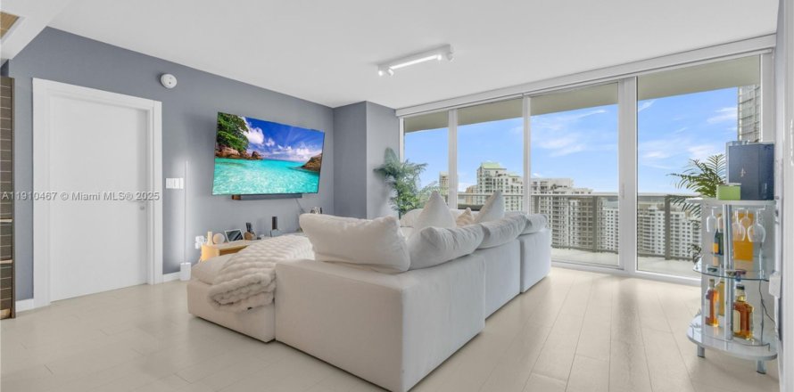 Кондоминиум с 2 спальнями в Майами, Флорида № 1970109