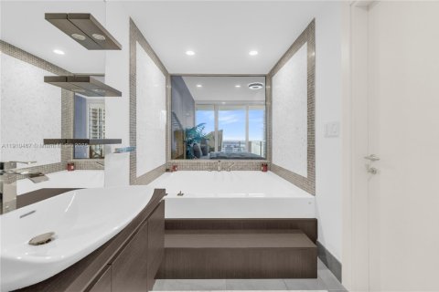 Купить кондоминиум в Майами, Флорида 2 спальни, 139.35м2, № 1970109 - фото 18