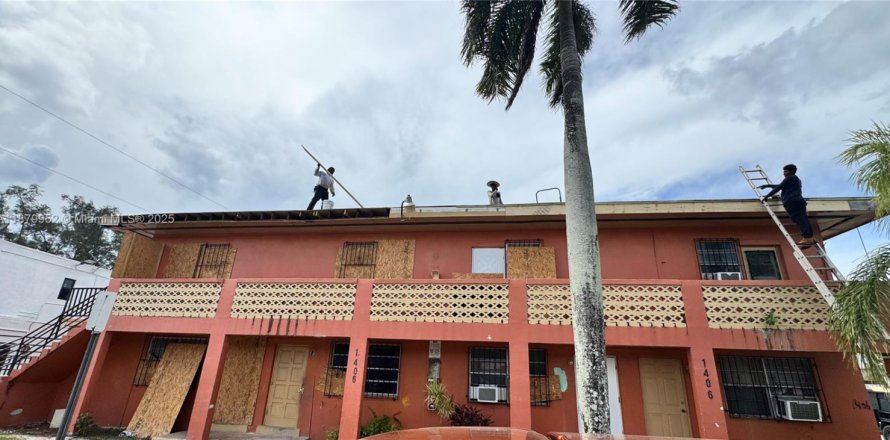 Commercial property in Florida City, Florida 349.96 sq.m. № 1921439