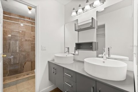 Casa en alquiler en Orlando, Florida, 3 dormitorios, 138.24 m2 № 1902629 - foto 16