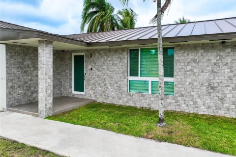 Casa en venta en Homestead, Florida, 3 dormitorios, 123.93 m2 № 2057927 - foto 9