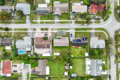 Casa en venta en Homestead, Florida, 3 dormitorios, 123.93 m2 № 2057927 - foto 14