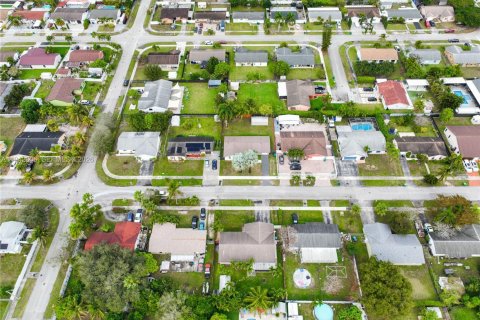 Casa en venta en Homestead, Florida, 3 dormitorios, 123.93 m2 № 2057927 - foto 15
