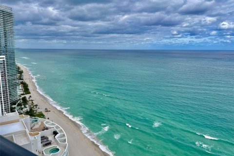 Condo in Sunny Isles Beach, Florida, 3 bedrooms  № 1889752 - photo 1