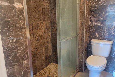 House in Vero Beach, Florida 5 bedrooms, 367.89 sq.m. № 1967464 - photo 25