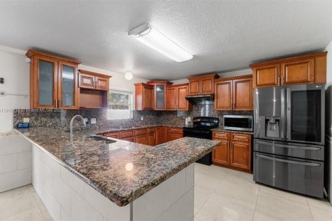 House in Vero Beach, Florida 5 bedrooms, 367.89 sq.m. № 1967464 - photo 10