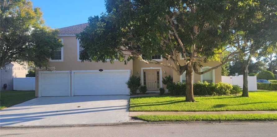 House in Vero Beach, Florida 5 bedrooms, 367.89 sq.m. № 1967464