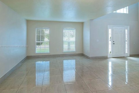 House in Vero Beach, Florida 5 bedrooms, 367.89 sq.m. № 1967464 - photo 6