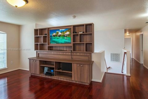 House in Vero Beach, Florida 5 bedrooms, 367.89 sq.m. № 1967464 - photo 17