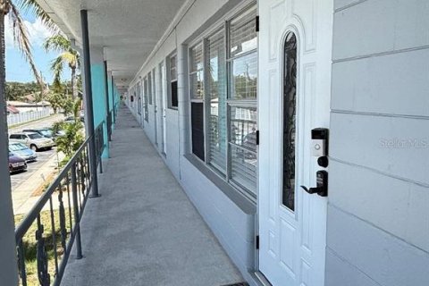 Copropriété à vendre à Kenneth City, Floride: 2 chambres, 77.57 m2 № 1774942 - photo 2