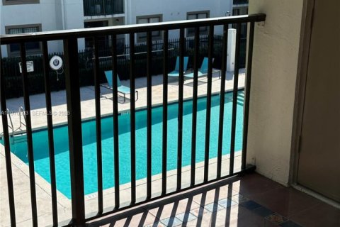 Condominio en venta en Hollywood, Florida, 2 dormitorios, 98.48 m2 № 2031507 - foto 3