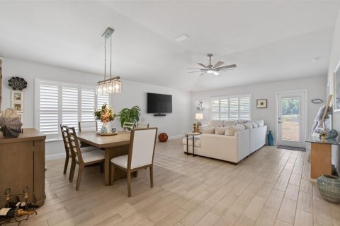 House in Newberry, Florida 4 bedrooms, 159.7 sq.m. № 2106944 - photo 2