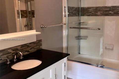 Condominio en venta en Oakland Park, Florida, 2 dormitorios, 116.69 m2 № 1993188 - foto 8