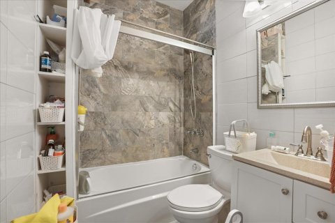 Casa en venta en Orlando, Florida, 4 dormitorios, 220.92 m2 № 2215539 - foto 9