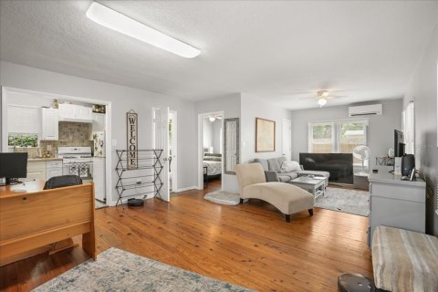 Casa en venta en Orlando, Florida, 4 dormitorios, 220.92 m2 № 2215539 - foto 19
