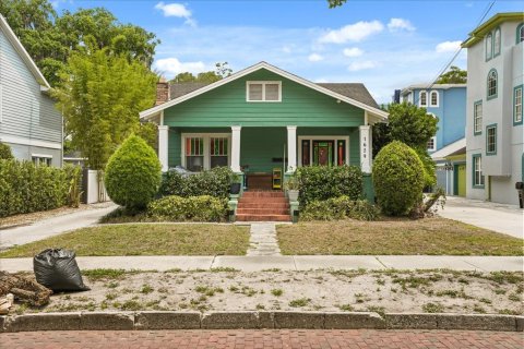 House in Orlando, Florida 4 bedrooms, 220.92 sq.m. № 2215539