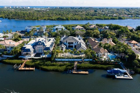 House in Jupiter, Florida 5 bedrooms, 836.86 sq.m. № 2007804 - photo 12
