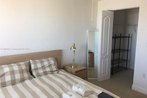 Apartamento en alquiler en South Miami, Florida, 2 dormitorios, 93.37 m2 № 1944375 - foto 9