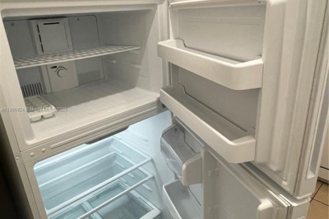 Apartamento en alquiler en South Miami, Florida, 2 dormitorios, 93.37 m2 № 1944375 - foto 17