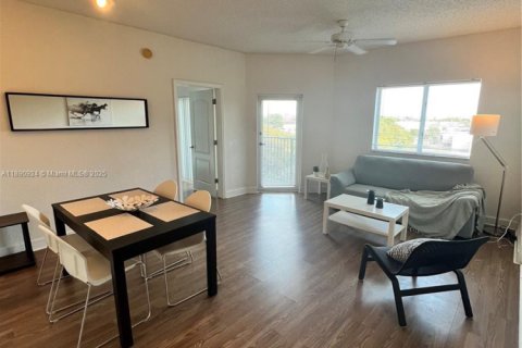 Apartamento en alquiler en South Miami, Florida, 2 dormitorios, 93.37 m2 № 1944375 - foto 22